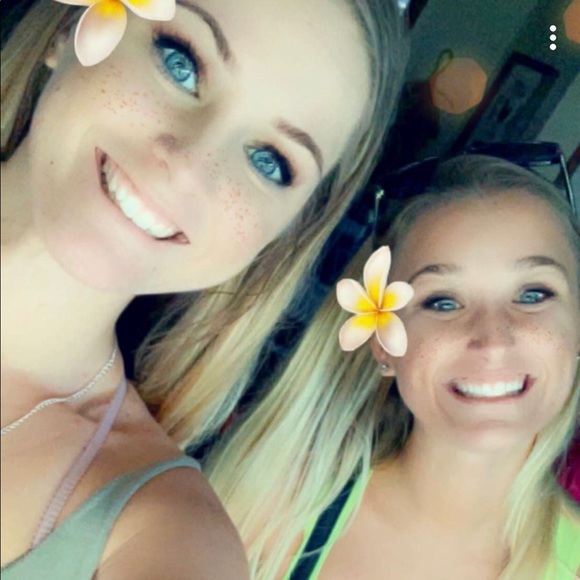 Meet your Posher, Deanna!!! - Picture 2 of 2